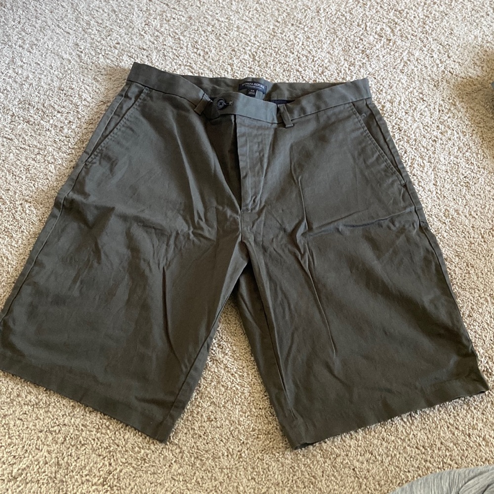 Banana Republic Men’s Olive Green Shorts